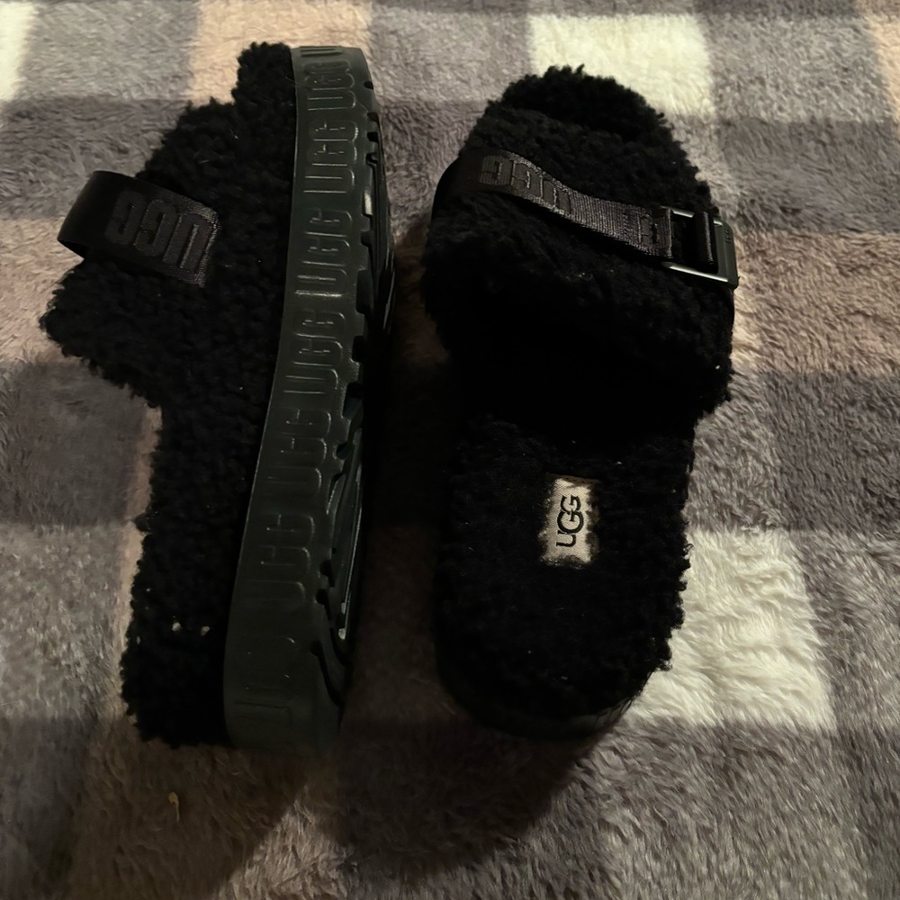 UGG black sheepskin platform slides - Picture 3 of 3